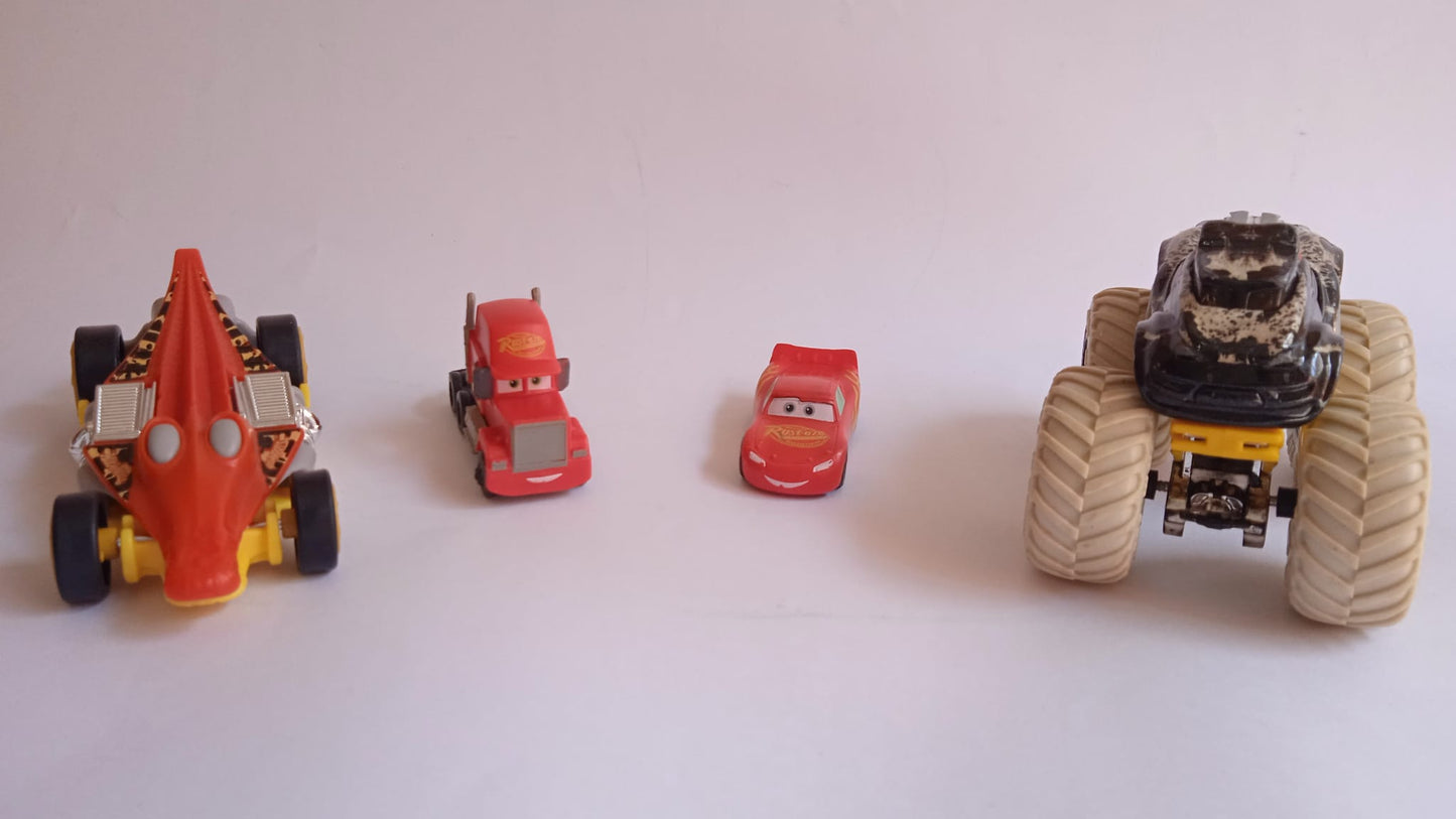 Coches de Hotwheels y Disney Pixar de segunda mano