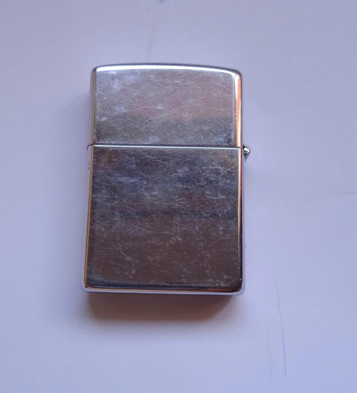 Mechero Zippo original. Con dedicatoria en catalán de 1993.