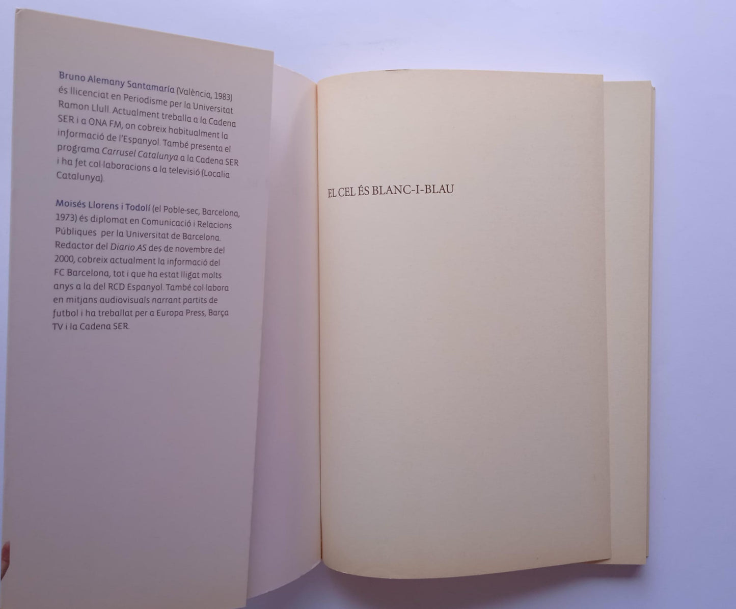 Libro El cel és blanc - i - blau. Dani Jarque, 21 històries del 21.