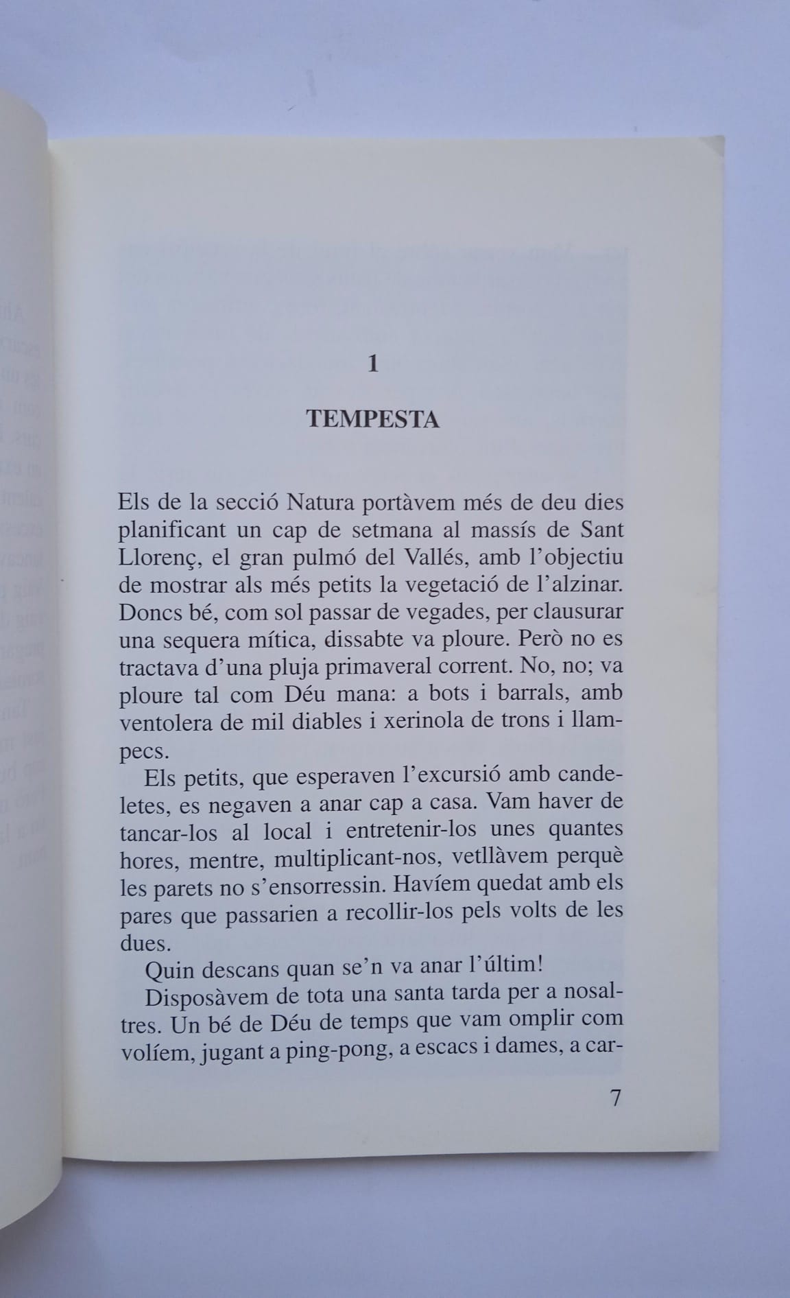 Libros de Casals Jove: Sota el volcà lila y  El secret de l'ordinador. 1998