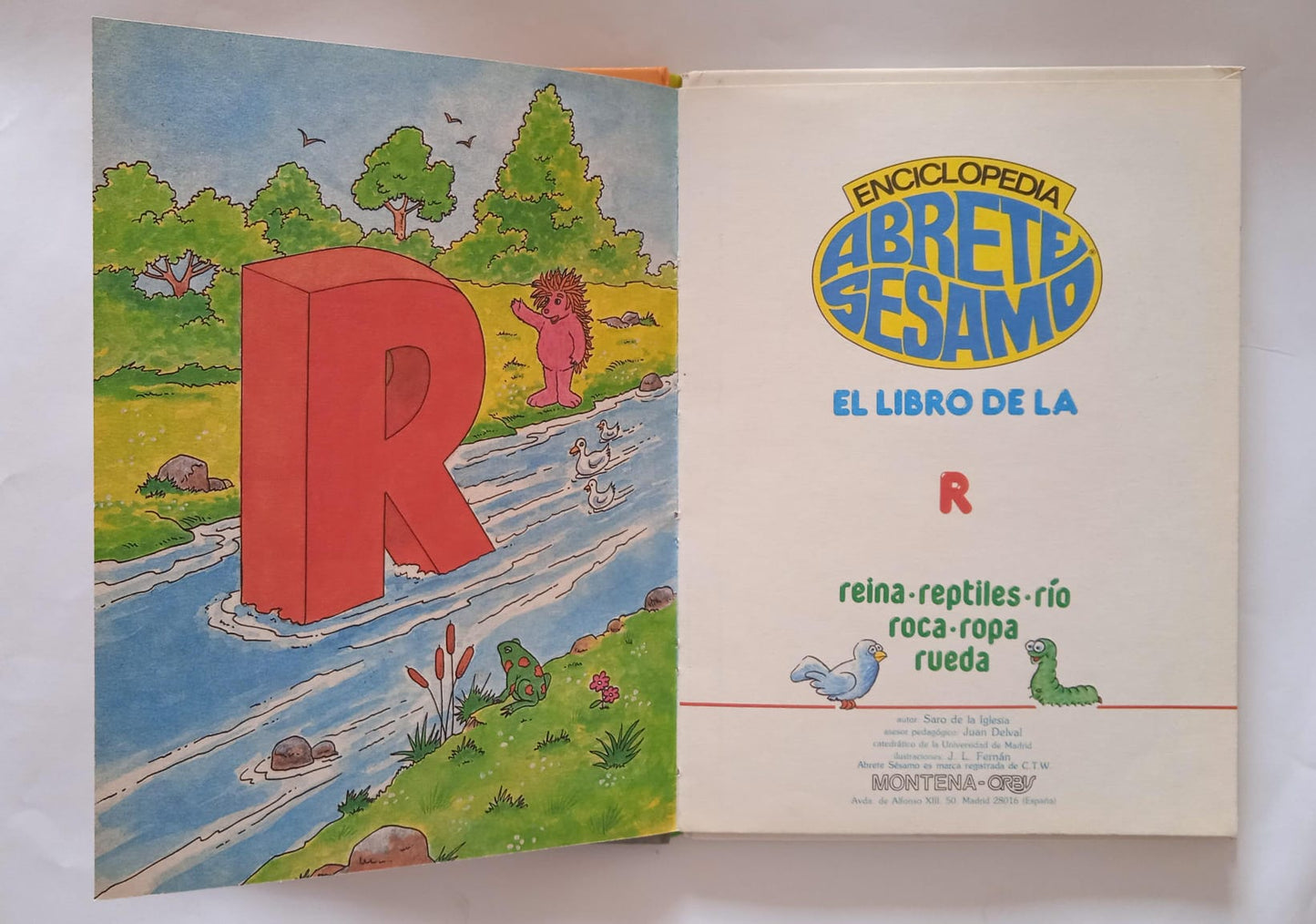 Enciclopedia Ábrete Sesamo. El libro de la R, el libro de la S y el libro de la T.