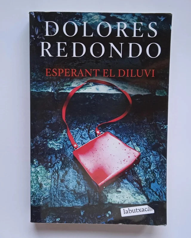 Libro Esperant el diluvi. Dolores Redondo