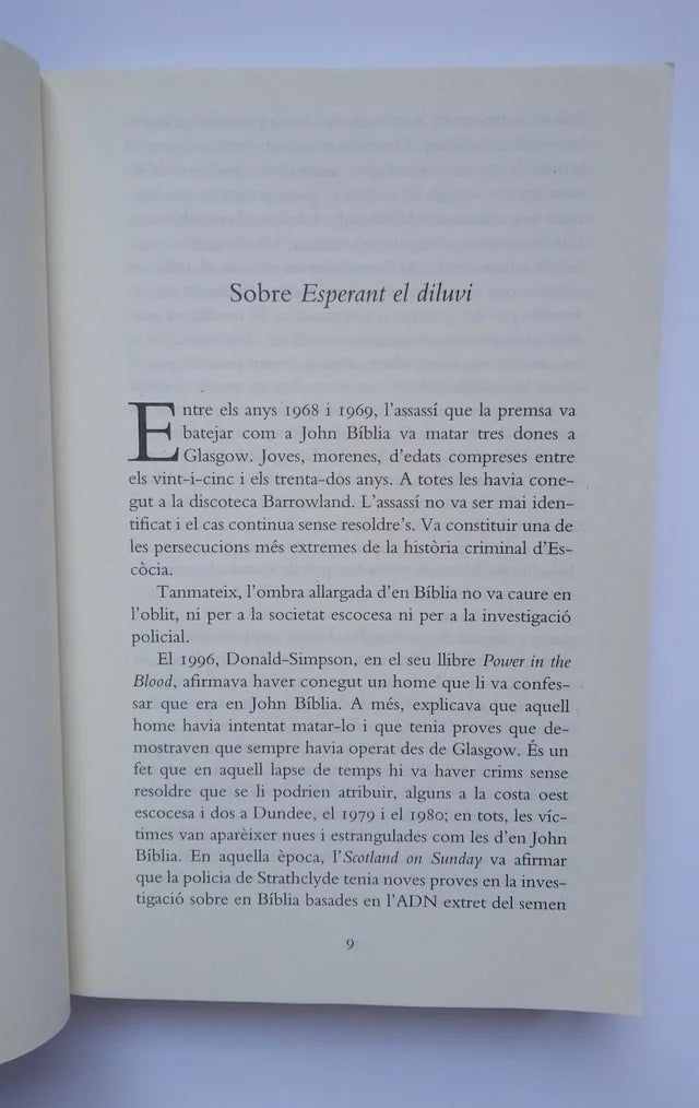 Libro Esperant el diluvi. Dolores Redondo