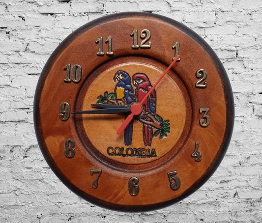 Reloj de pared de madera - artesanal.